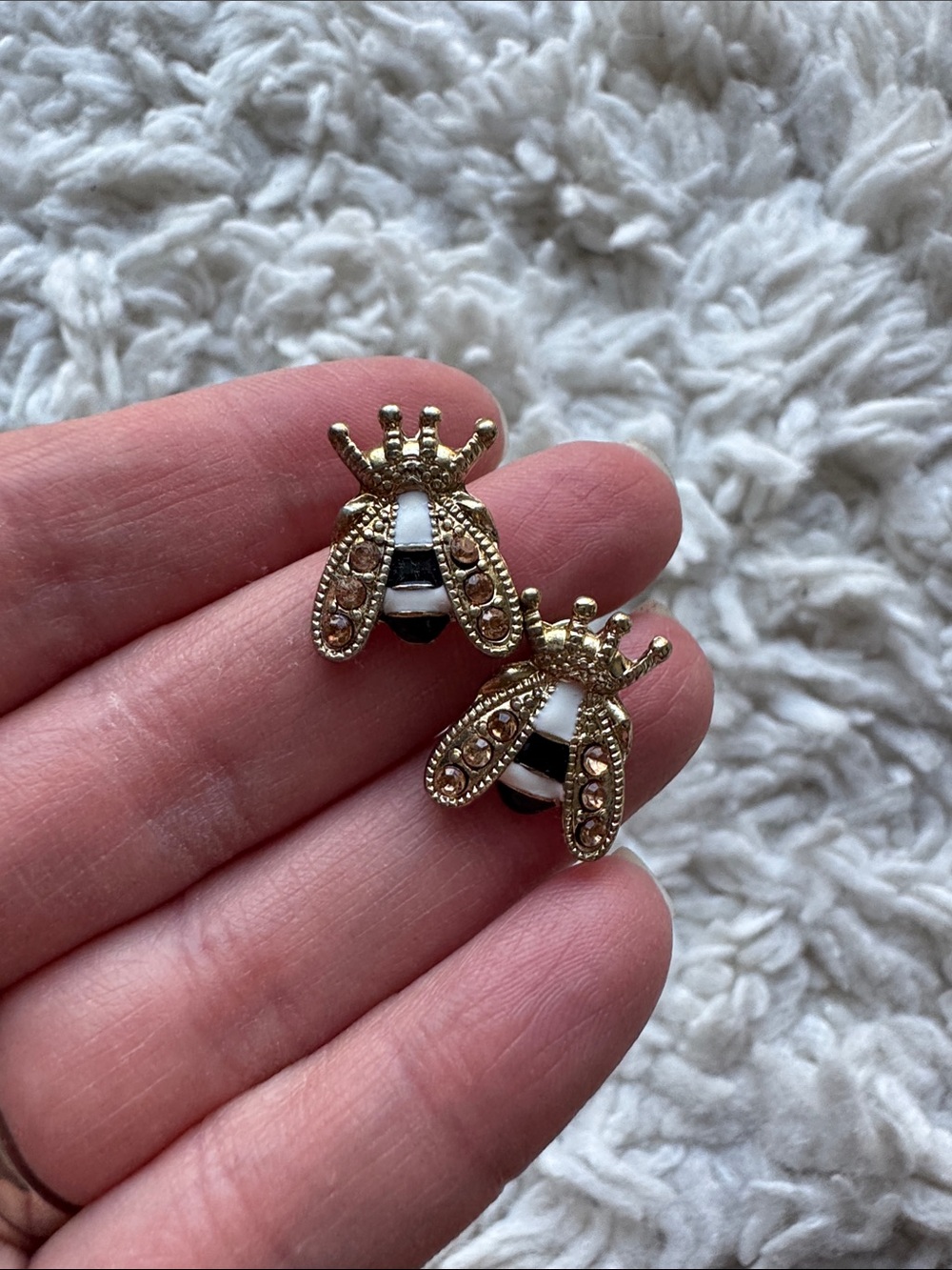 Bumble Bee Earrings‎